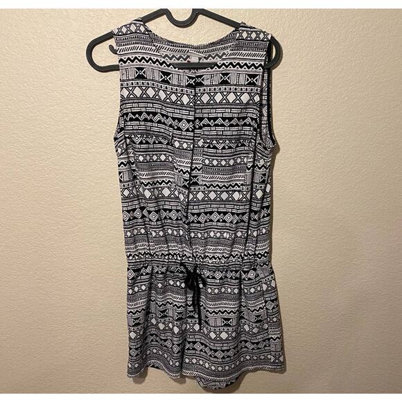 Merona Black & White Tribal Print Sleeveless Romper Size Small - Picture 1 of 7